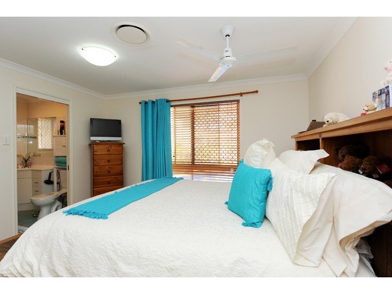 4 Julius Crescent, Clinton QLD 4680