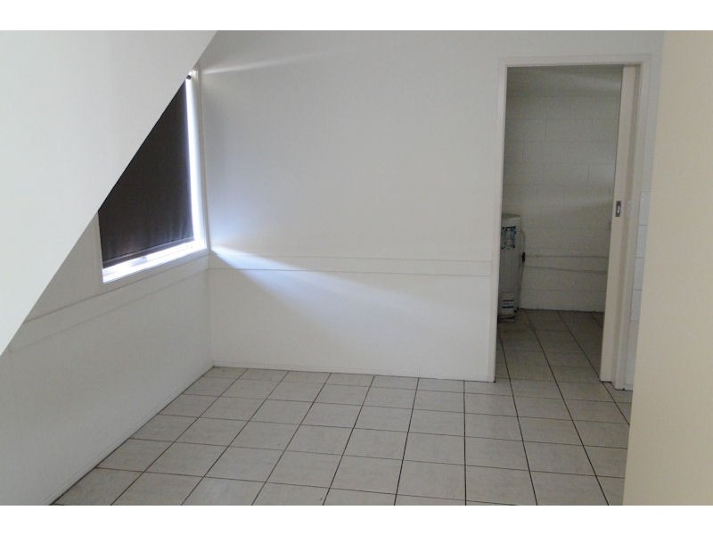 2/131 Toolooa Street, South Gladstone QLD 4680