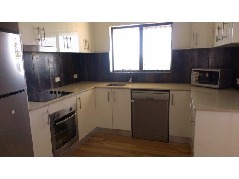 236 GOONDOON ST, South Gladstone QLD 4680