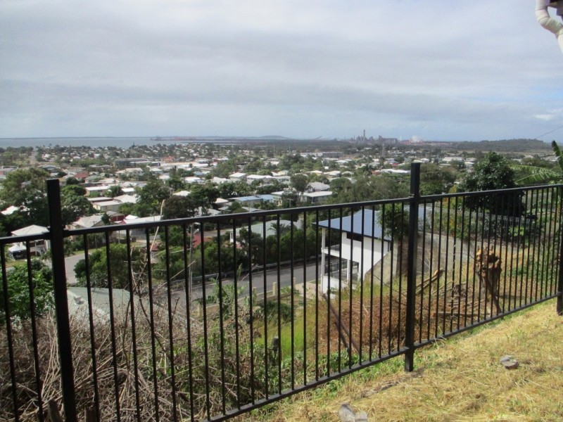 236 GOONDOON ST, South Gladstone QLD 4680