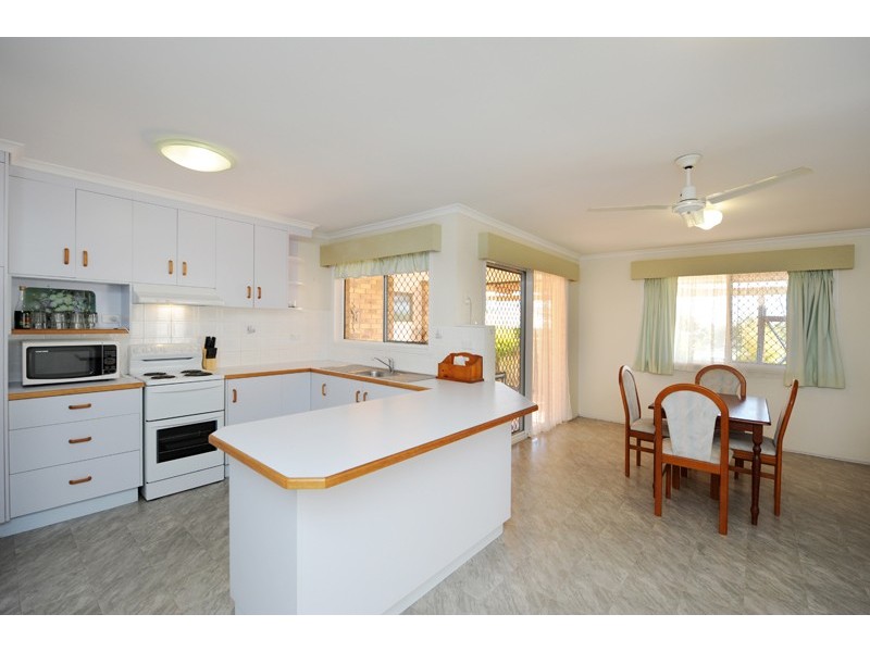 4 KENNETH COURT, New Auckland QLD 4680