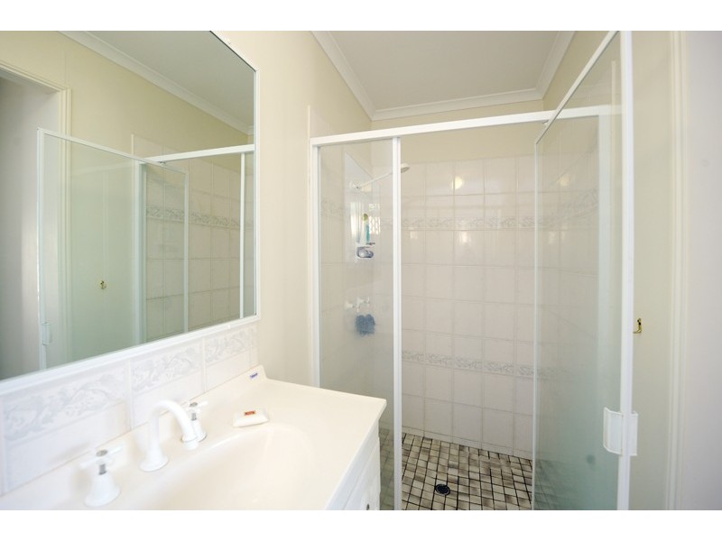 4 KENNETH COURT, New Auckland QLD 4680