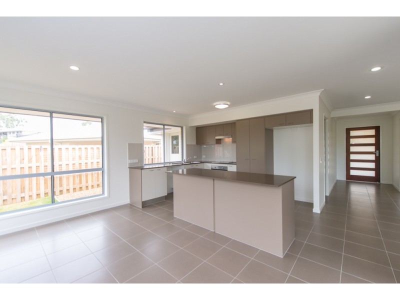 12 Carlsson Place, Kirkwood QLD 4680