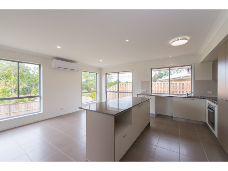 12 Carlsson Place, Kirkwood QLD 4680