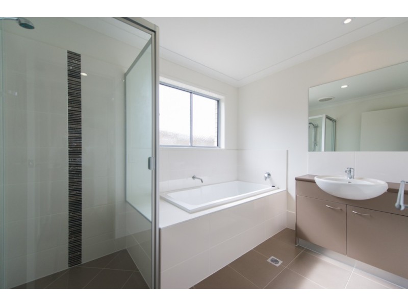 12 Carlsson Place, Kirkwood QLD 4680