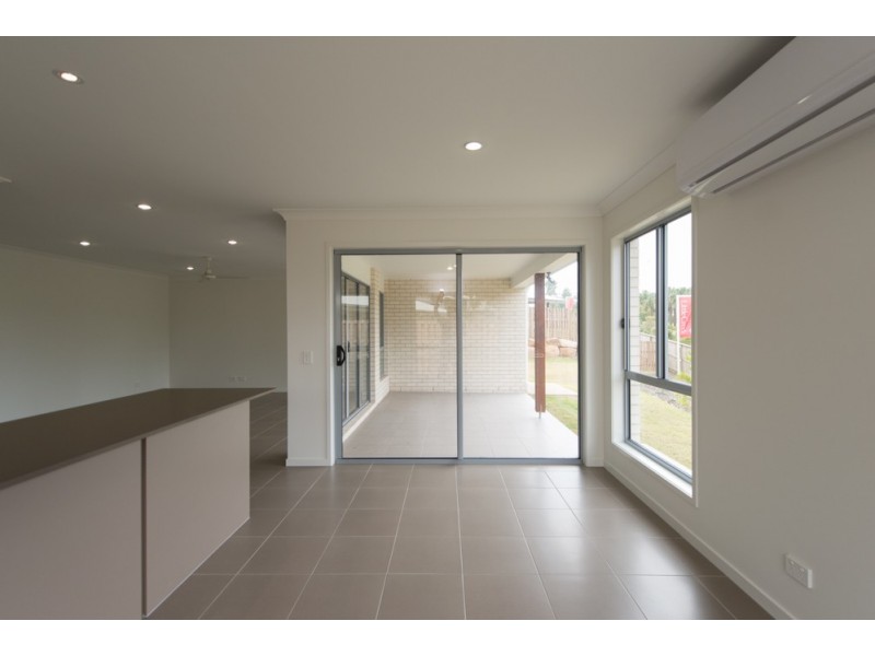 12 Carlsson Place, Kirkwood QLD 4680