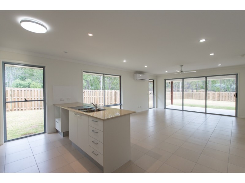 18 Kandel Court, Kirkwood QLD 4680