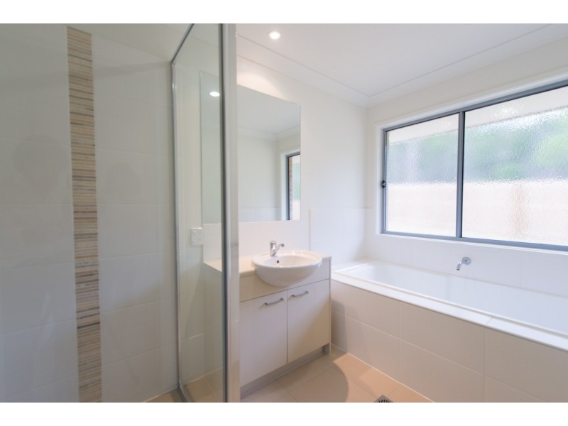 18 Kandel Court, Kirkwood QLD 4680