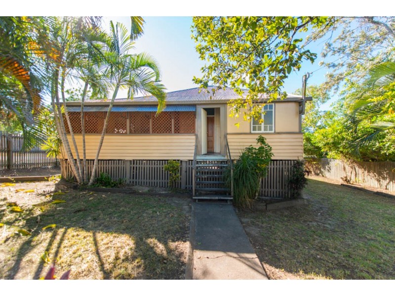 18 Roberts Street, South Gladstone QLD 4680