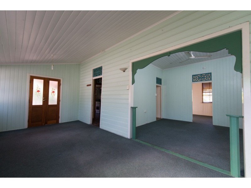 18 Roberts Street, South Gladstone QLD 4680