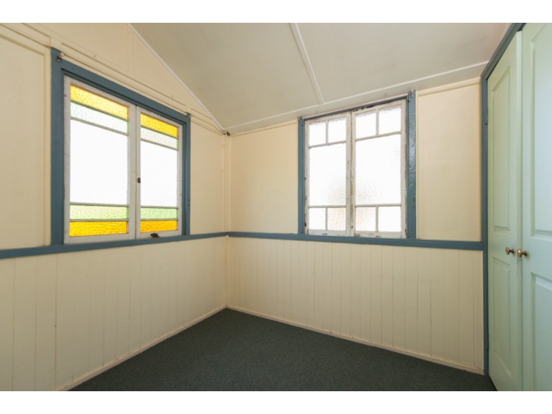 18 Roberts Street, South Gladstone QLD 4680