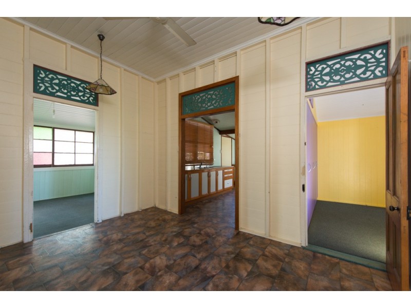 18 Roberts Street, South Gladstone QLD 4680