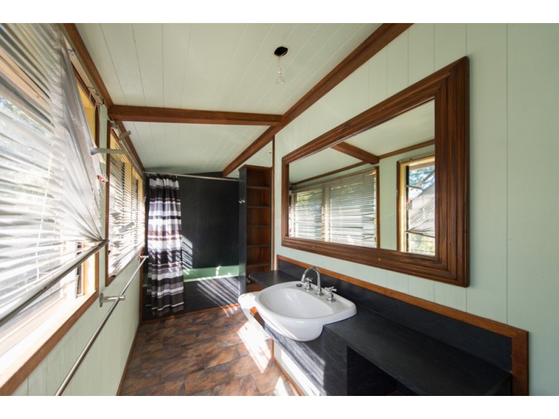 18 Roberts Street, South Gladstone QLD 4680