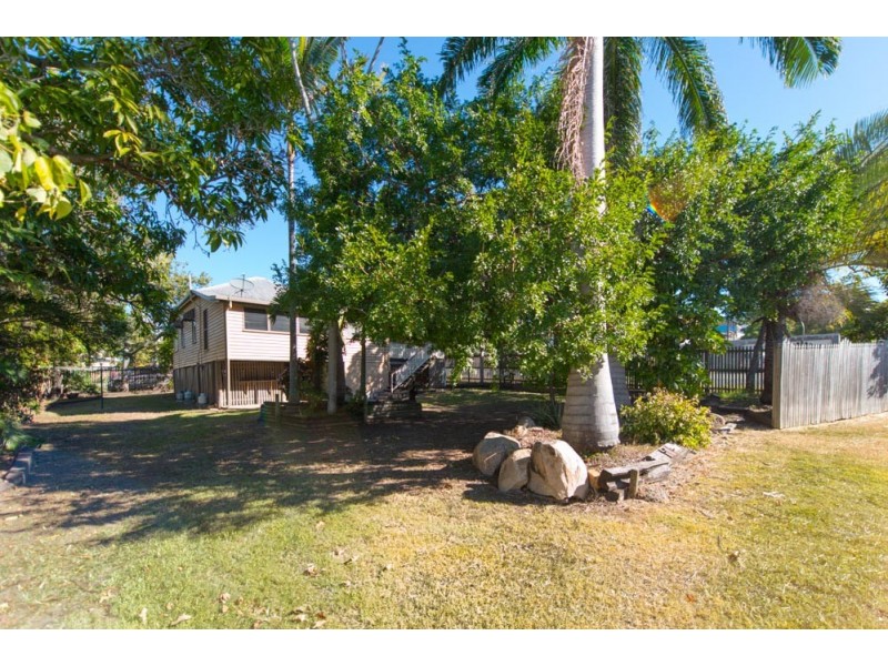 18 Roberts Street, South Gladstone QLD 4680