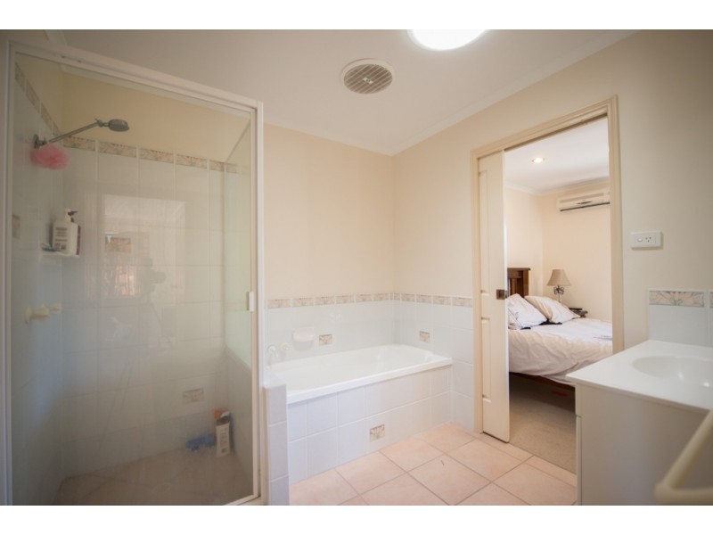 2 / 12 Calman Street, Clinton QLD 4680