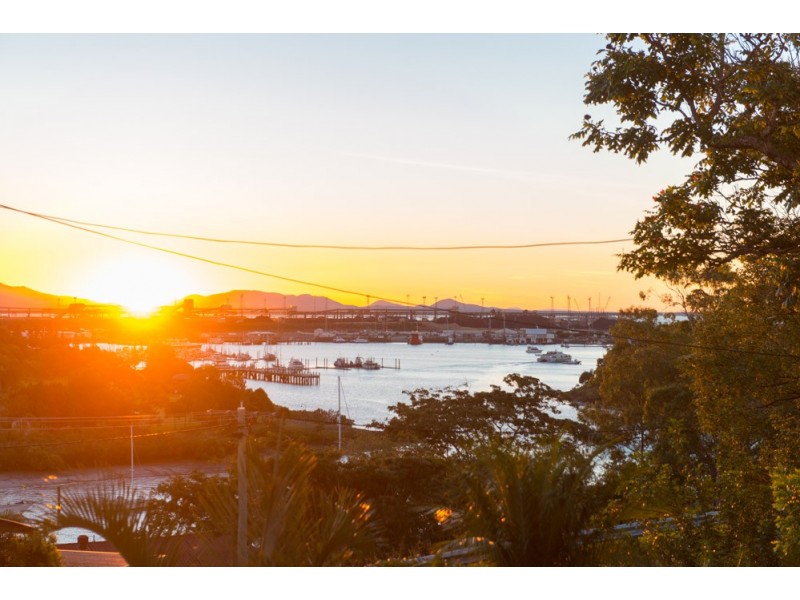 14 AUCKLAND STREET, Gladstone QLD 4680