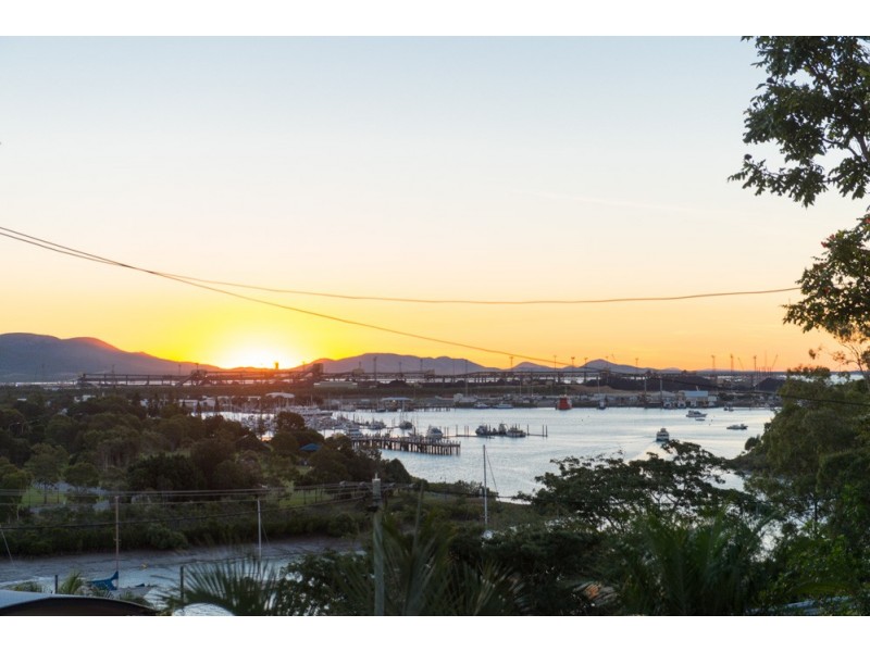 14 AUCKLAND STREET, Gladstone QLD 4680
