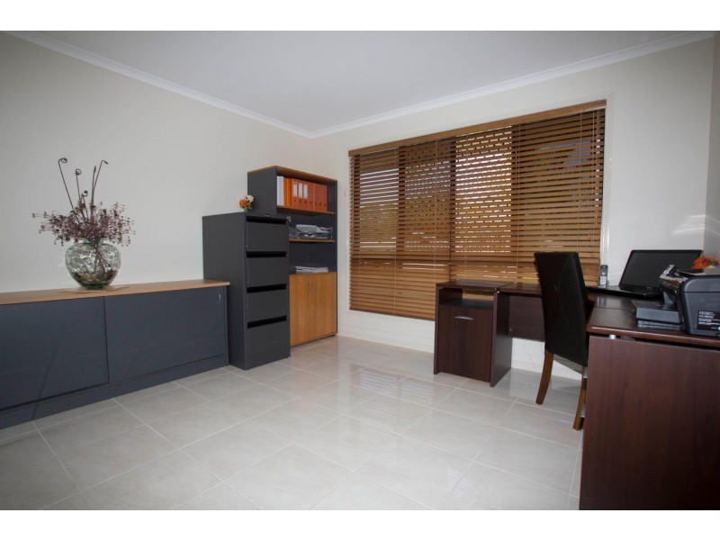 32 Beezley Street, Glen Eden QLD 4680