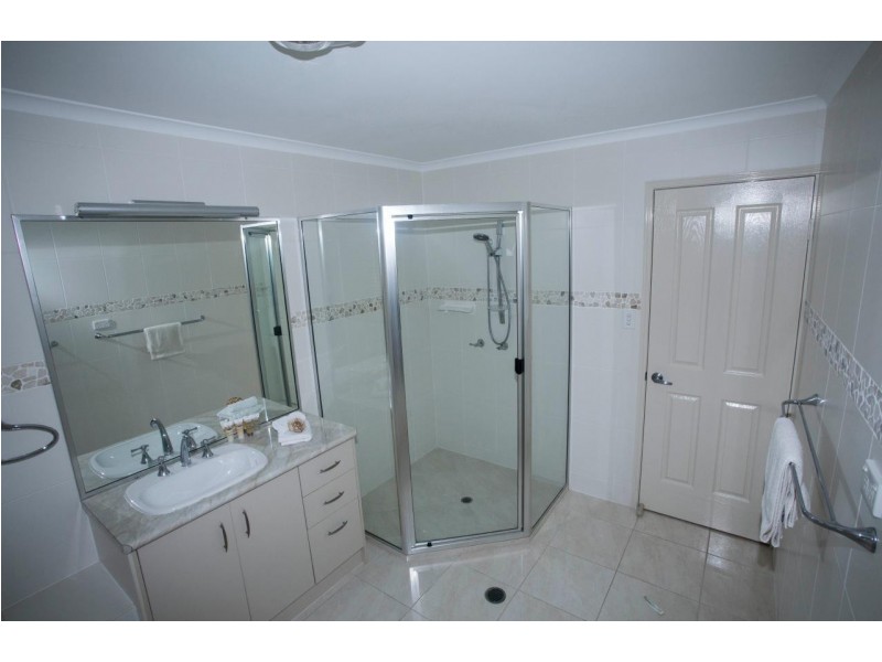 32 Beezley Street, Glen Eden QLD 4680