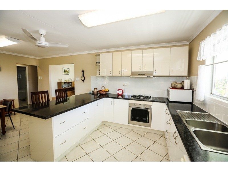 42 Wilson Street, New Auckland QLD 4680