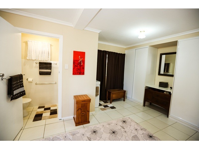 42 Wilson Street, New Auckland QLD 4680