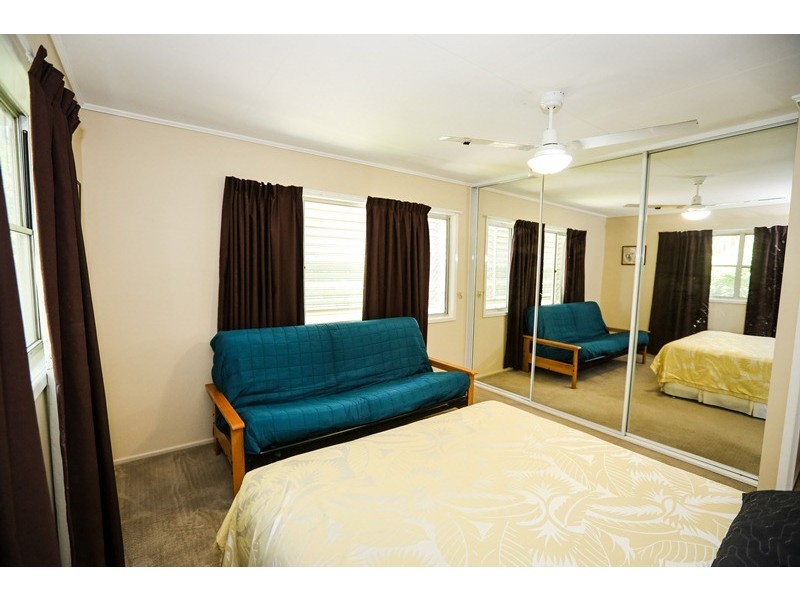 42 Wilson Street, New Auckland QLD 4680