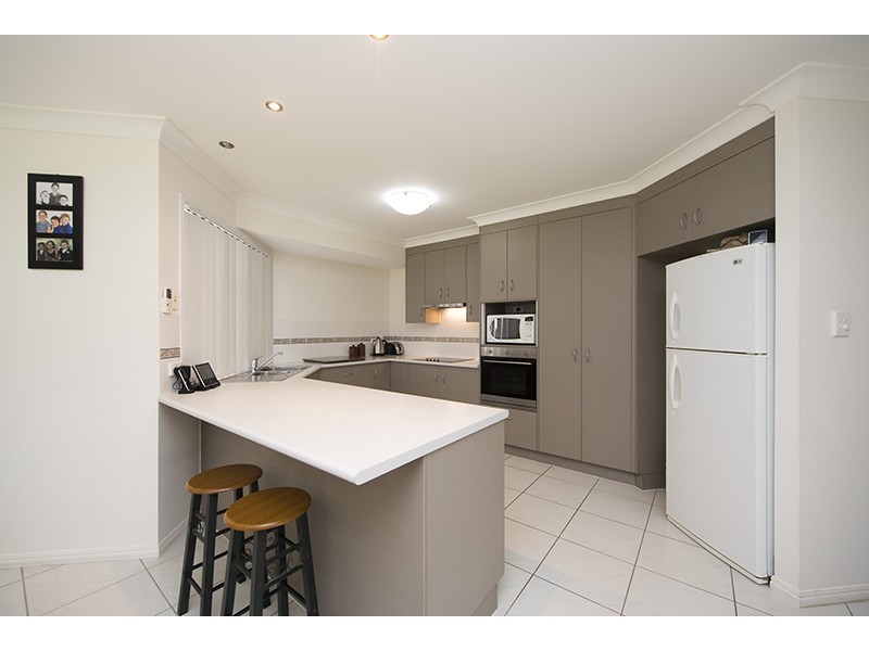 33 Dean Street, Glen Eden QLD 4680