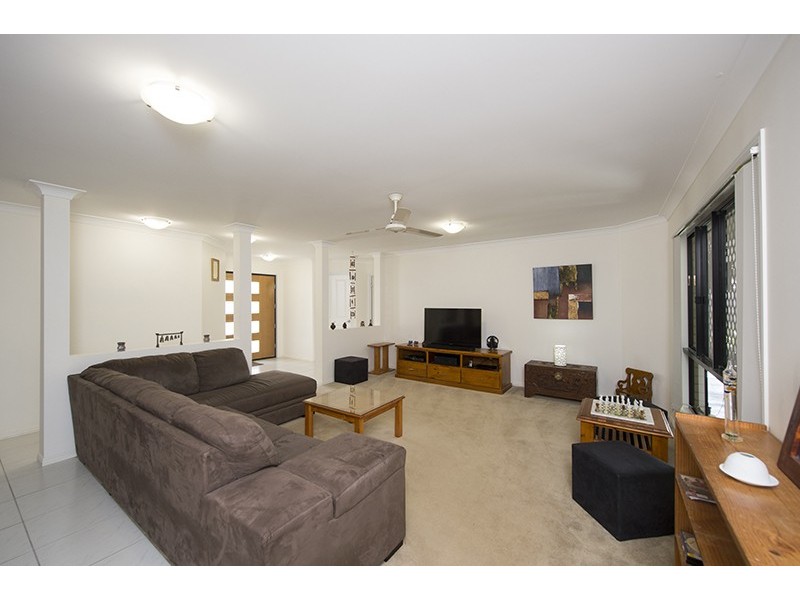 33 Dean Street, Glen Eden QLD 4680