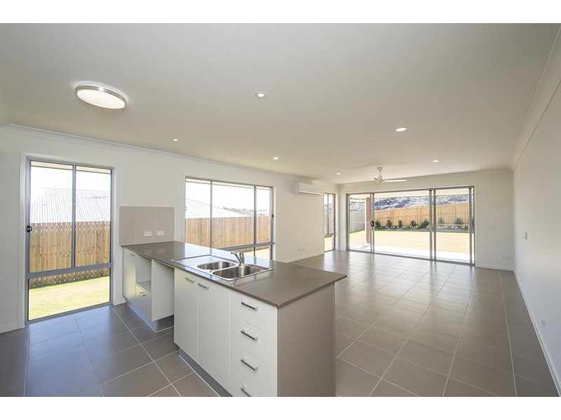 11 Greengard Place, Kirkwood QLD 4680