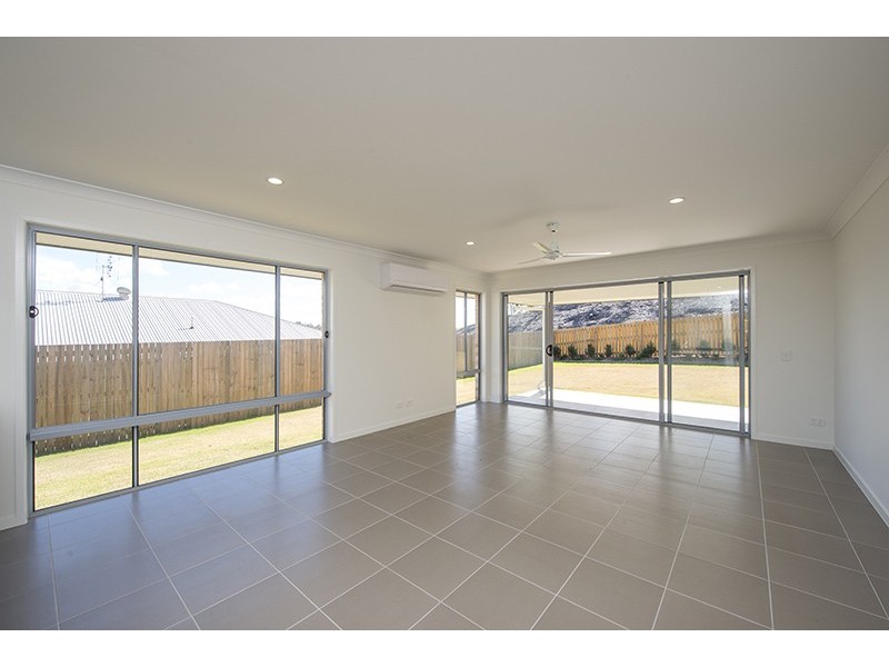 11 Greengard Place, Kirkwood QLD 4680