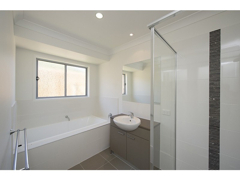 11 Greengard Place, Kirkwood QLD 4680