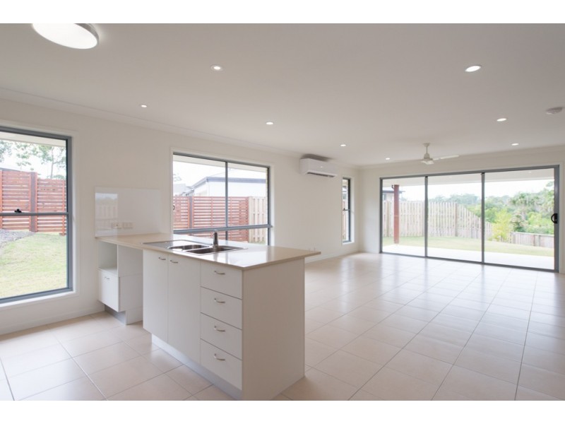 10 Carlsson Place, Kirkwood QLD 4680