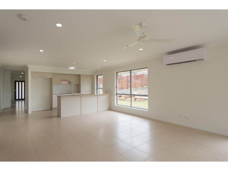 10 Carlsson Place, Kirkwood QLD 4680