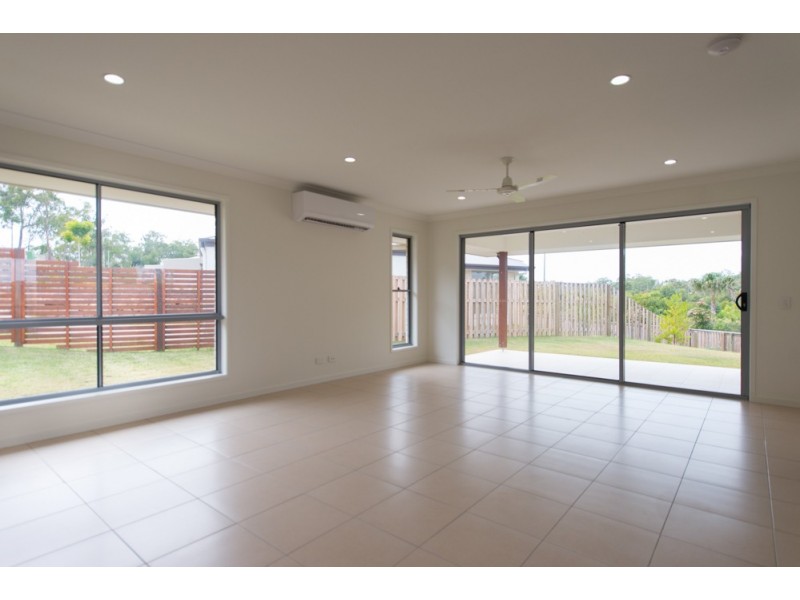 10 Carlsson Place, Kirkwood QLD 4680