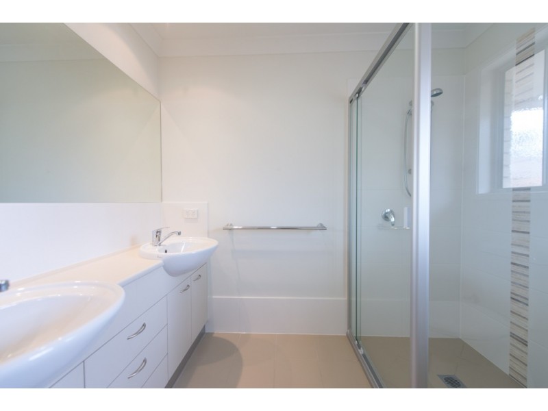 10 Carlsson Place, Kirkwood QLD 4680