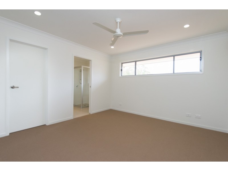 10 Carlsson Place, Kirkwood QLD 4680