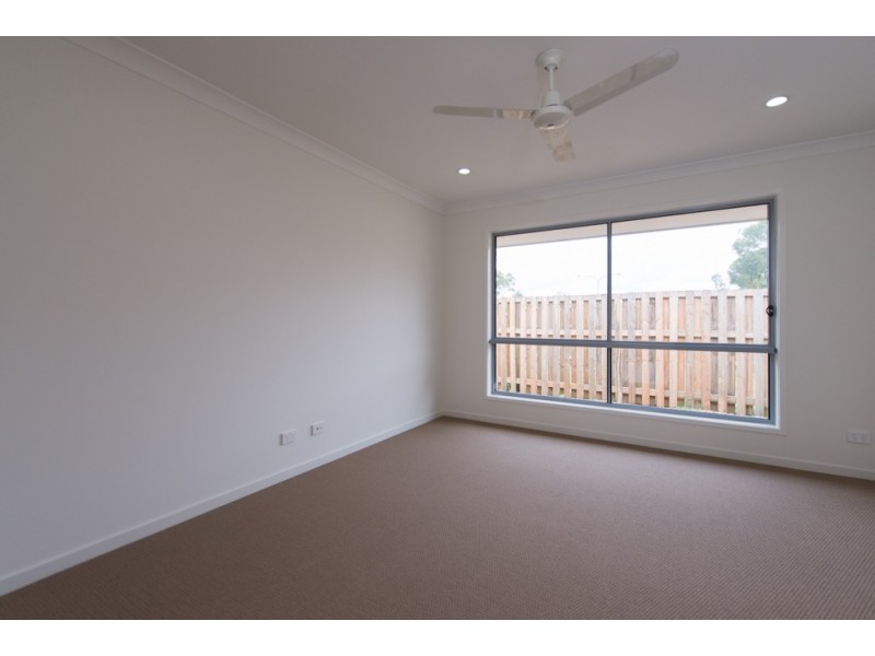 10 Carlsson Place, Kirkwood QLD 4680