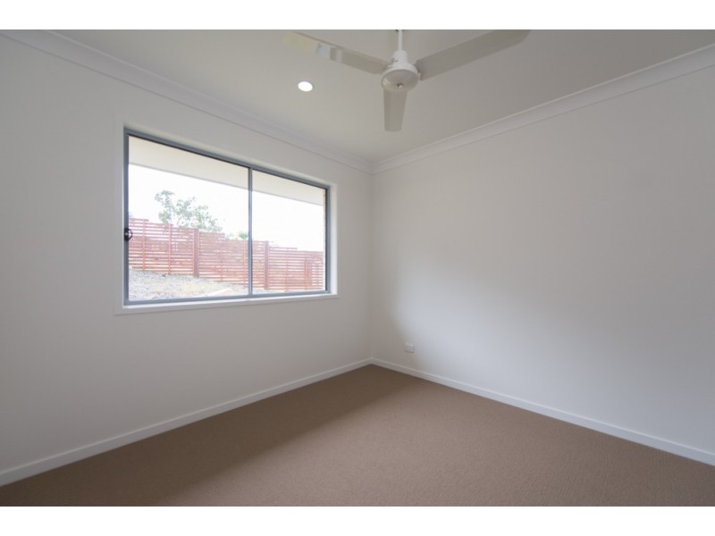 10 Carlsson Place, Kirkwood QLD 4680
