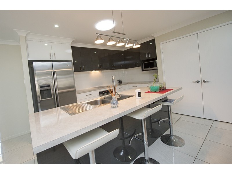 18 Iris Road, Kirkwood QLD 4680