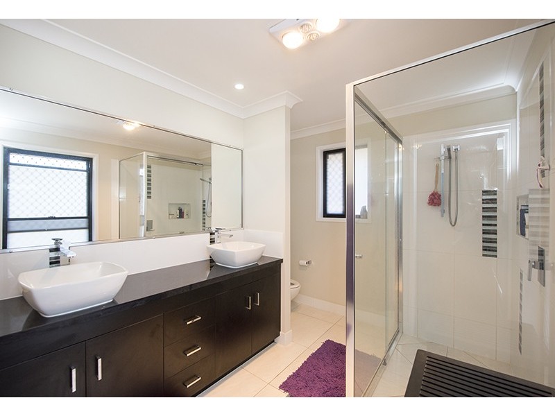 18 Iris Road, Kirkwood QLD 4680