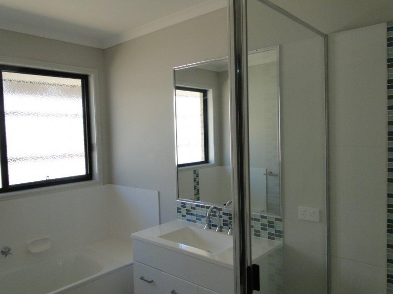 3 FRANKLIN COURT, New Auckland QLD 4680