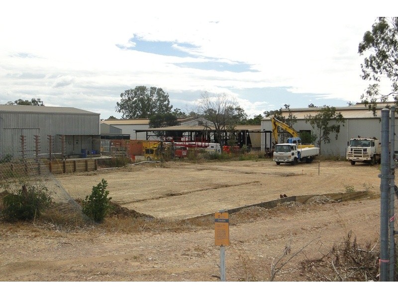 10 DENNIS STREET, Boyne Island QLD 4680