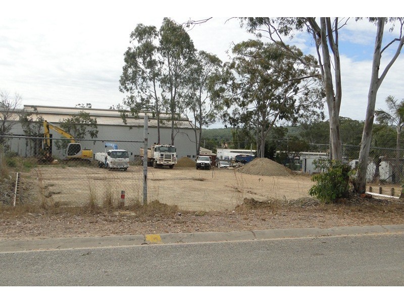 10 DENNIS STREET, Boyne Island QLD 4680