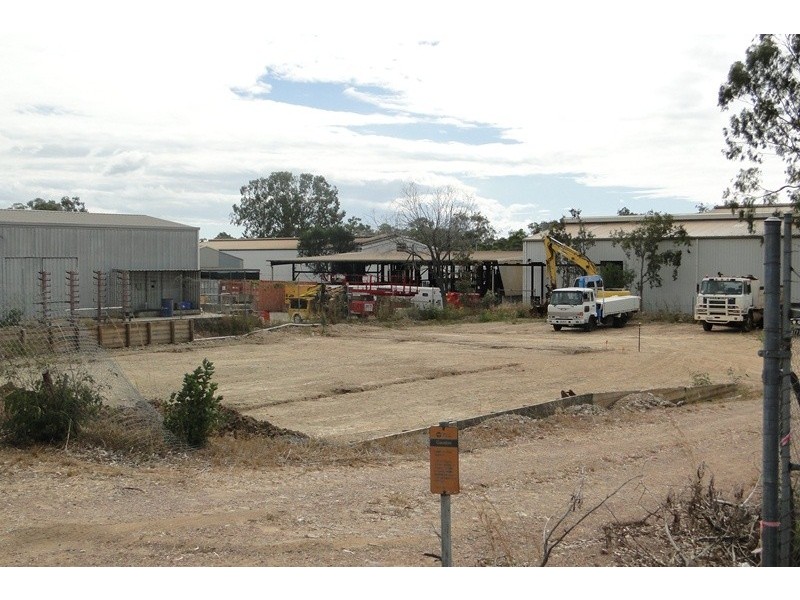 10 DENNIS STREET, Boyne Island QLD 4680