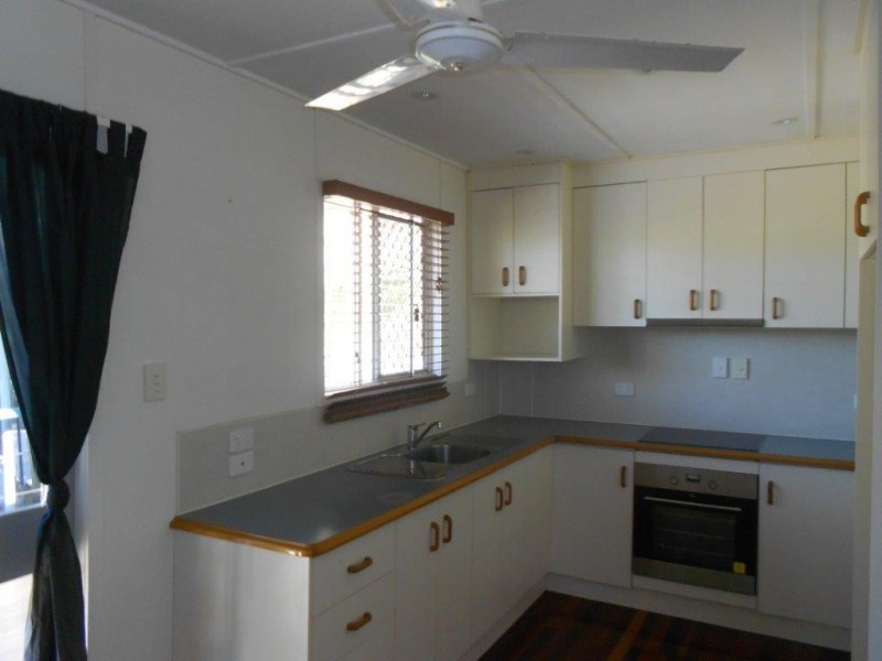 4 GRAYSON STREET, West Gladstone QLD 4680