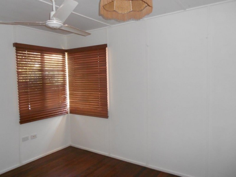 4 GRAYSON STREET, West Gladstone QLD 4680