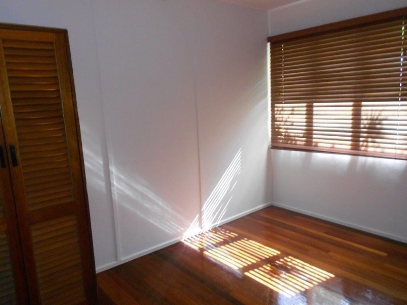 4 GRAYSON STREET, West Gladstone QLD 4680