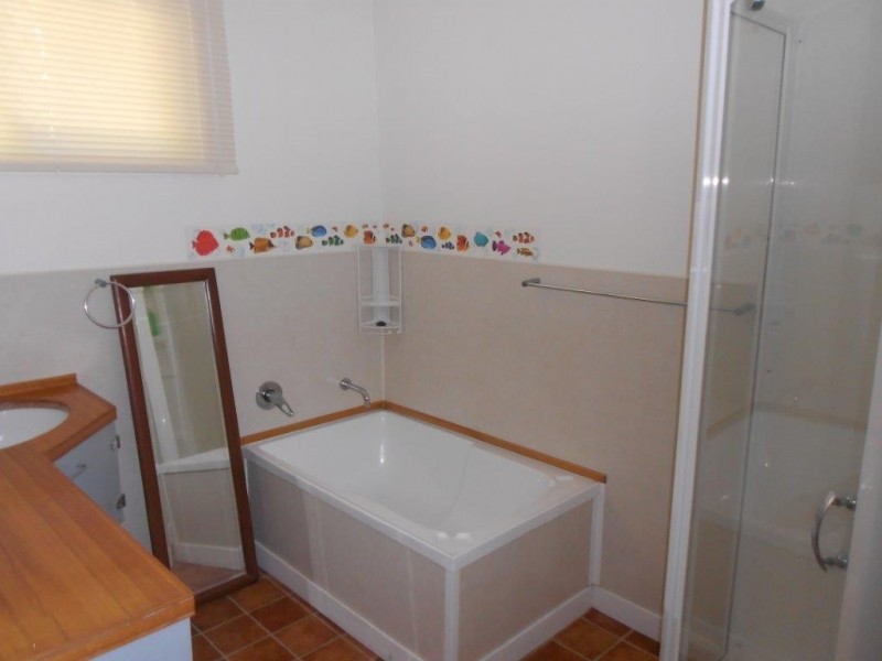 4 GRAYSON STREET, West Gladstone QLD 4680