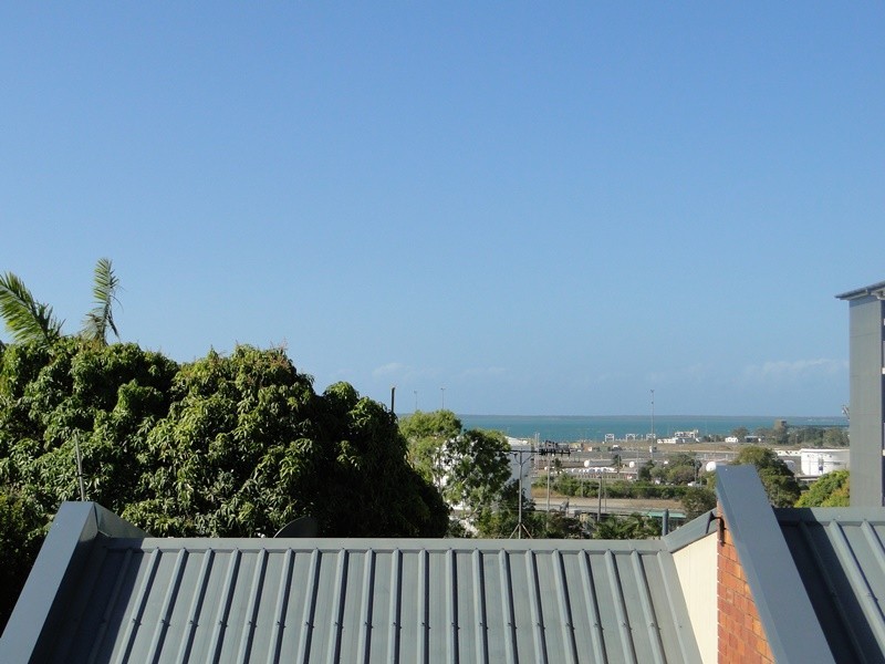 1/50 OAKA LANE, Gladstone QLD 4680