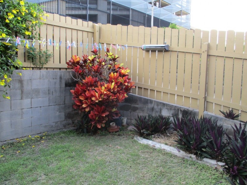1/50 OAKA LANE, Gladstone QLD 4680
